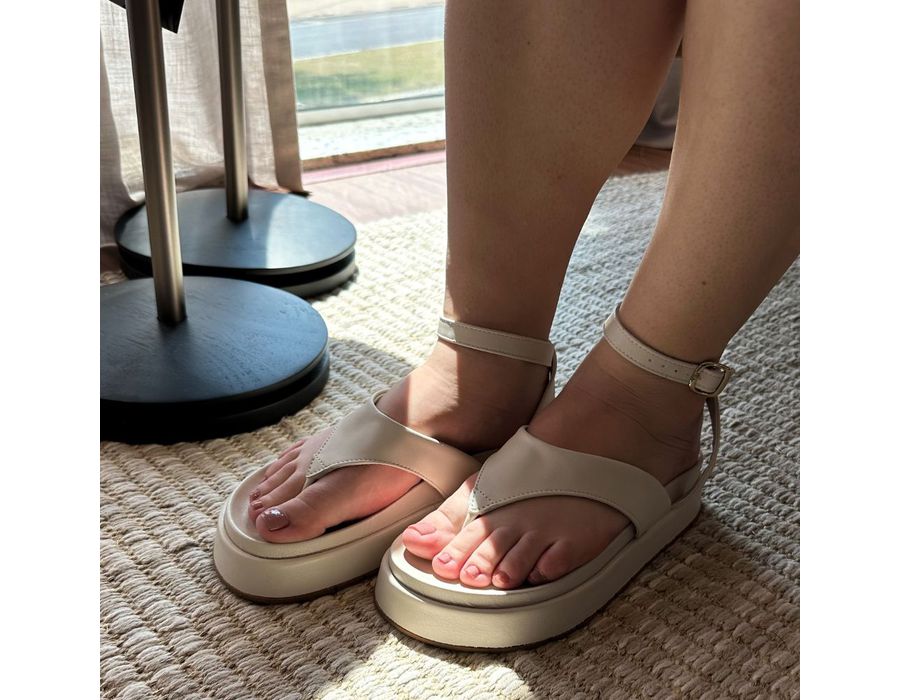 Sandália Flatform Bianca Off White | KUENTO SHOES